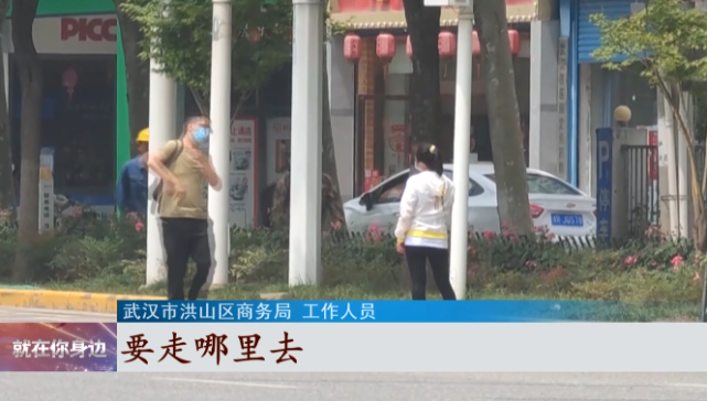 500米不到竟有4个黑加油站？面对执法，售油者做出了这个举动……
