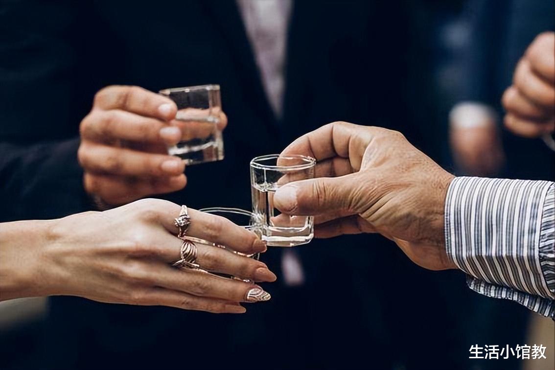 职场故事|进入职场，与老总喝酒一定要敢说4个“不”，不丢工作反升职加薪