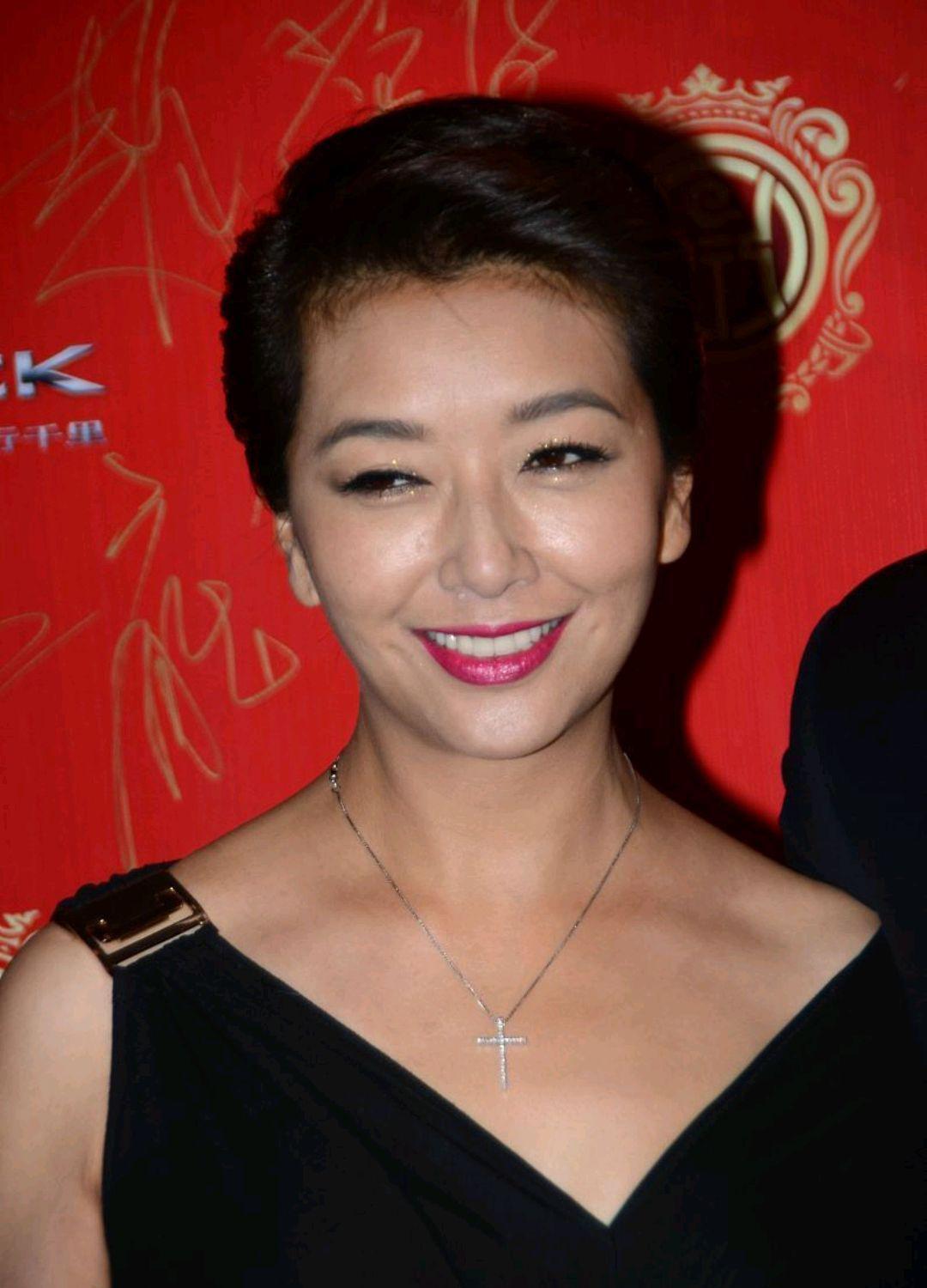 巩俐|虽天生骨架大，可就是会穿衣服，这三位女星的造型没有“辣眼睛”