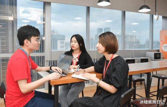 高考|学生吃亏后才明白，民办本科与公办专科差距大，学费只是其一