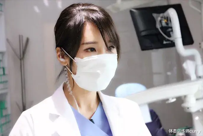 运动|韩国最美牙医,51岁与女儿似姐妹,身材更是好到爆!力量训练真香