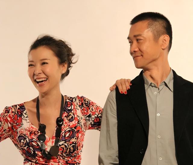 老板娘|《大博弈》配角大有来头，认出了耀客老板娘，没认出耿乐前女友