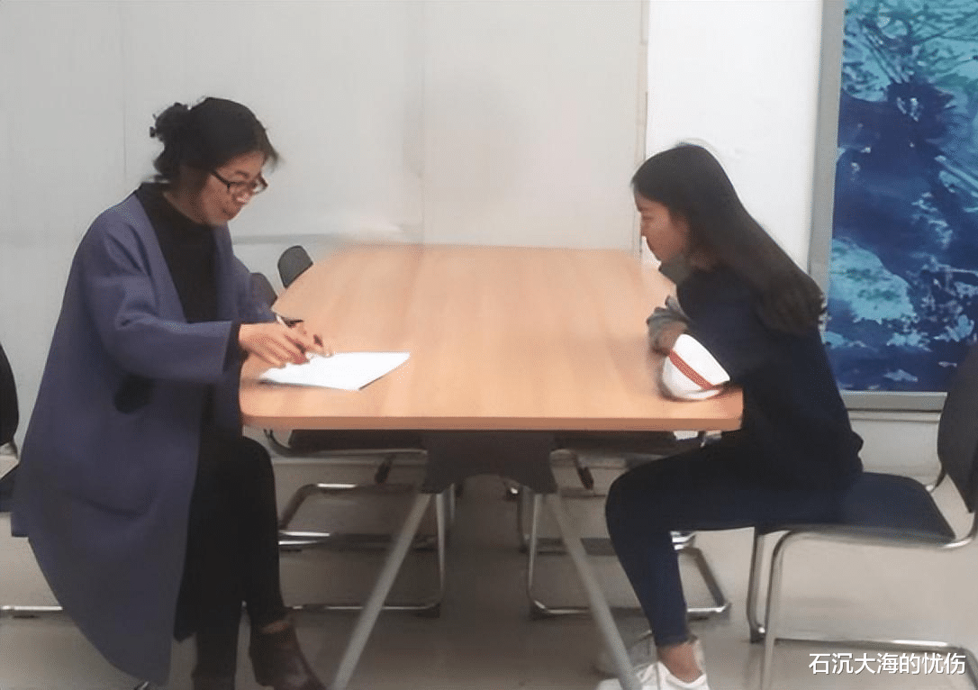 00后|这一代00后真惹不起!公司故意在下班前5分钟开会,新人拎包就走