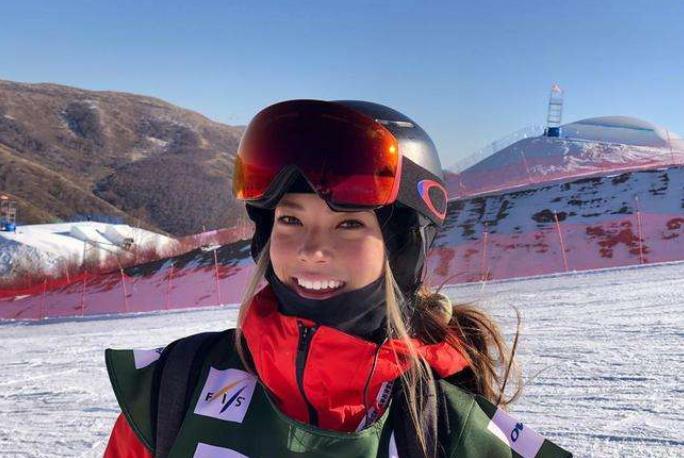 谷爱凌|众星齐贺谷爱凌再次夺冠,倪萍亲手作画“喜上眉梢”送祝福