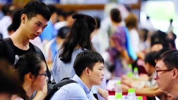 求职|2022年本科就业“红牌专业”，找工作越来越难，法学专业排在第5