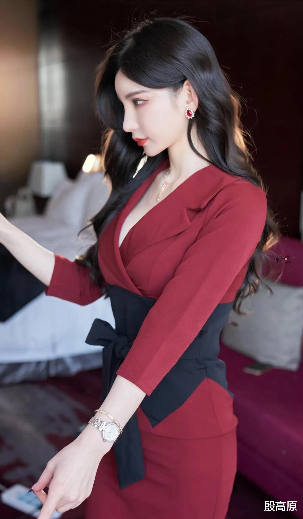 |周于希：被开除空姐网图中的女主角