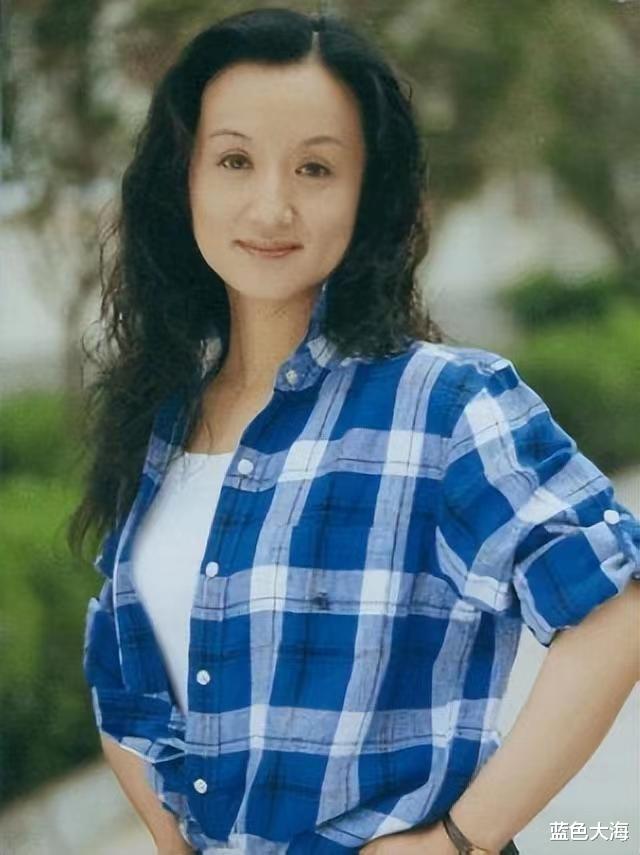杨昆:61岁无儿无女,退休金2500,因拖欠物业费上热搜,如今怎样