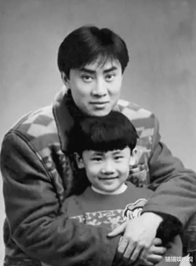 春晚|军旅歌手江涛:穷小子嫁富家女,爆红后不变心,始终把妻子当成宝