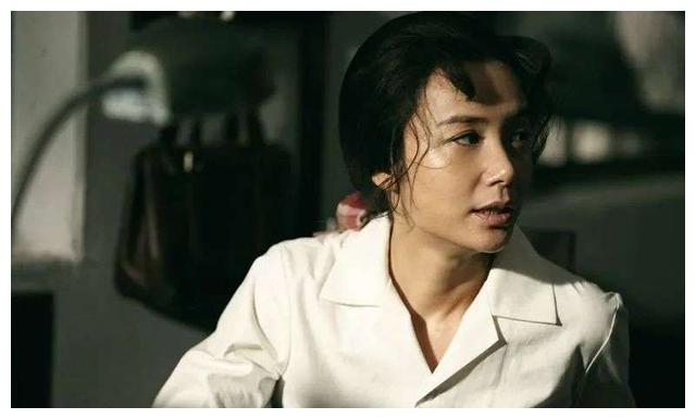 倪妮的香肩，许晴的梨涡，李小冉的美胸，这些中年成熟女星迷死人