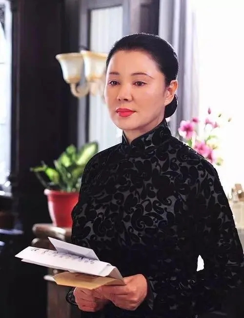 于小慧|演员于小慧:没出月子被迫离家,单亲妈妈35年,风光背后有眼泪