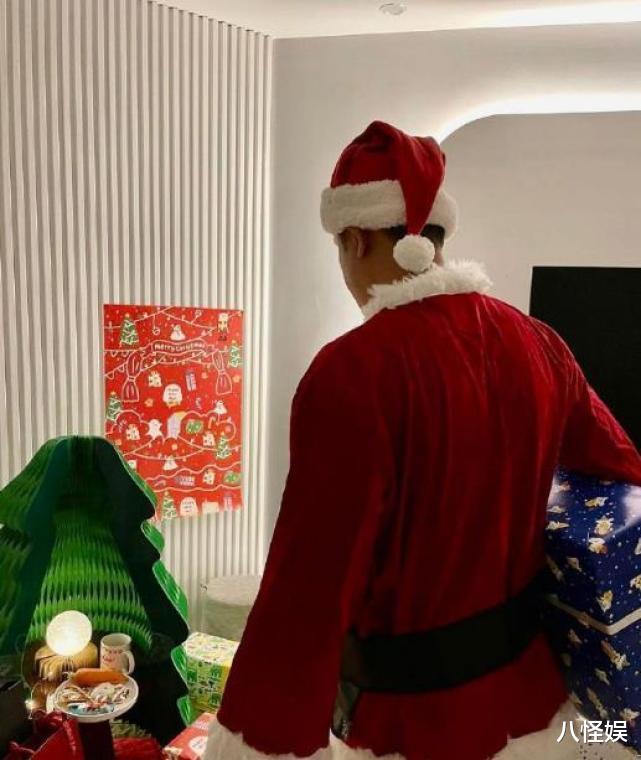 明道|明道晒照庆圣诞，送老婆名牌包和珠宝，2岁儿子正脸出镜帅气可爱