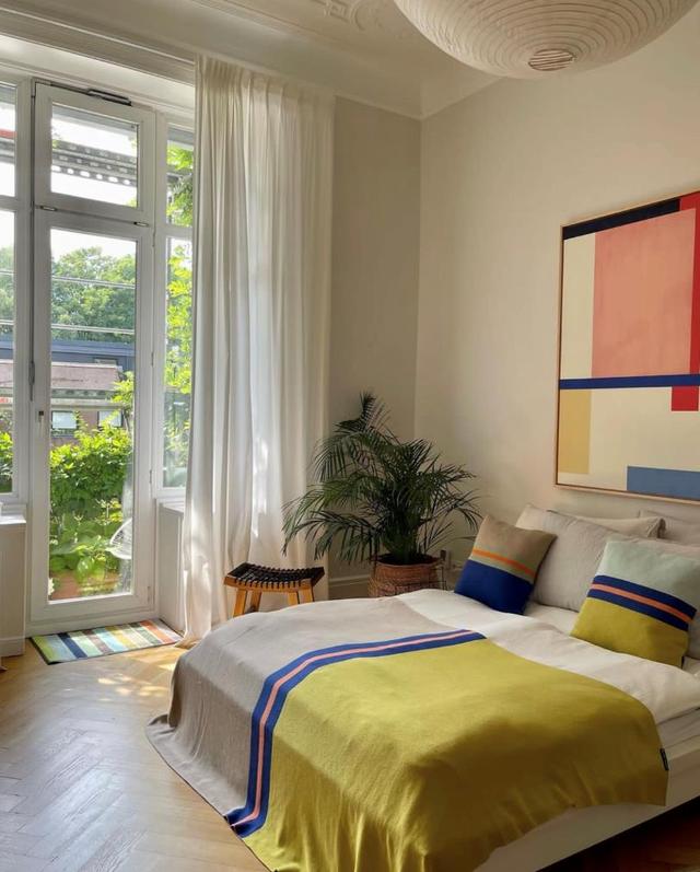 德国夫妻的“简洁彩色房”火了,装修效果引起强烈舒适,真有品味