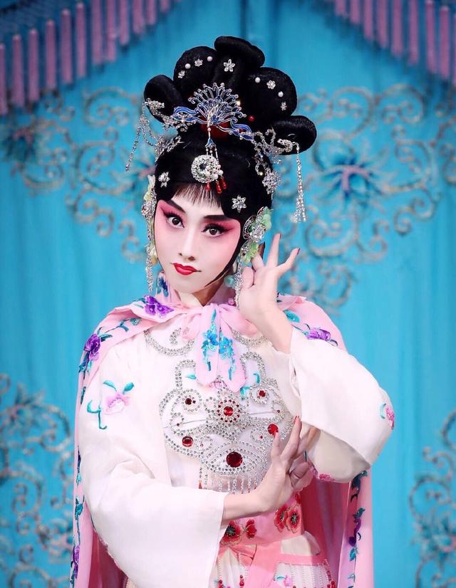 郭德纲|郭德纲初五写大字辟谣,节前被传桃色绯闻,疑似因此春晚节目被砍