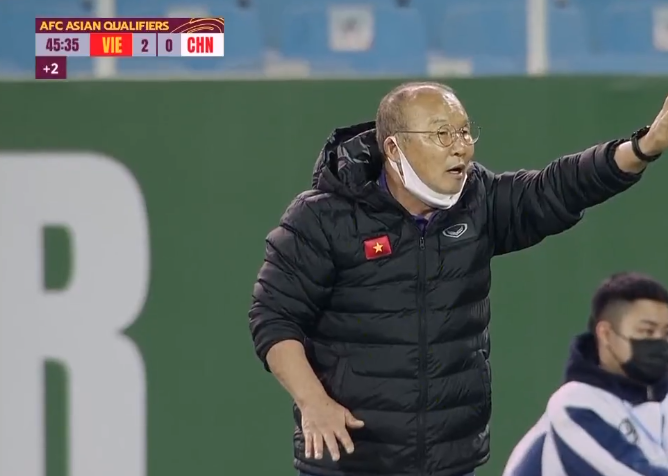 国足|国足0-2落后！国内记者：范志毅和国足都不光彩！编剧：比春节电影都刺激