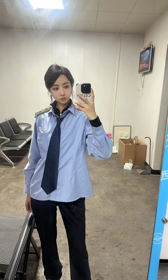 西安900路公交女司机走红,风姿绰约面容姣好,却也引发不少争议