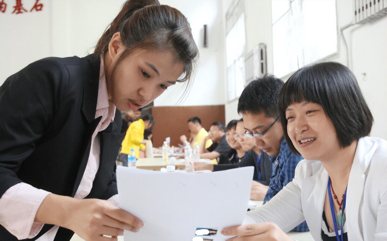 “铁饭碗真好”，体制内员工频频请假，私企员工却一直坚守岗位