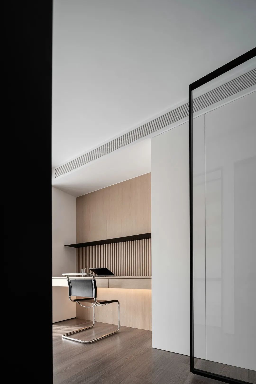 留白+氛围感:110m2光影之家,营造出了回归自然的视觉感!