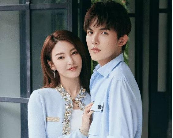 张雨绮|张雨绮晒自拍，称腿太长屏幕装不下，和小鲜肉恋爱后越来越少女了