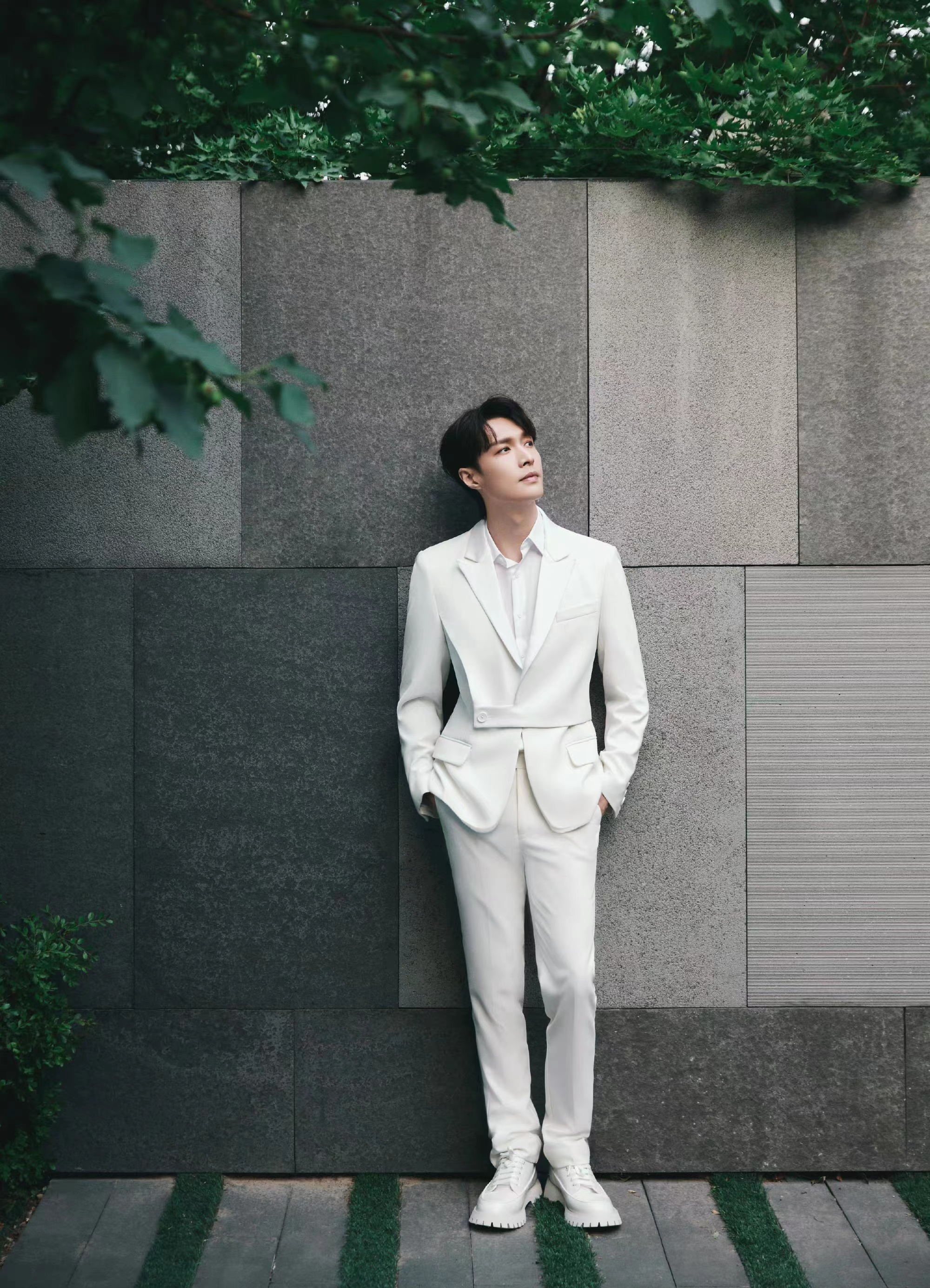 程潇|头大肩窄、小短腿、双下巴赘肉,没修图的男明星真是没眼看