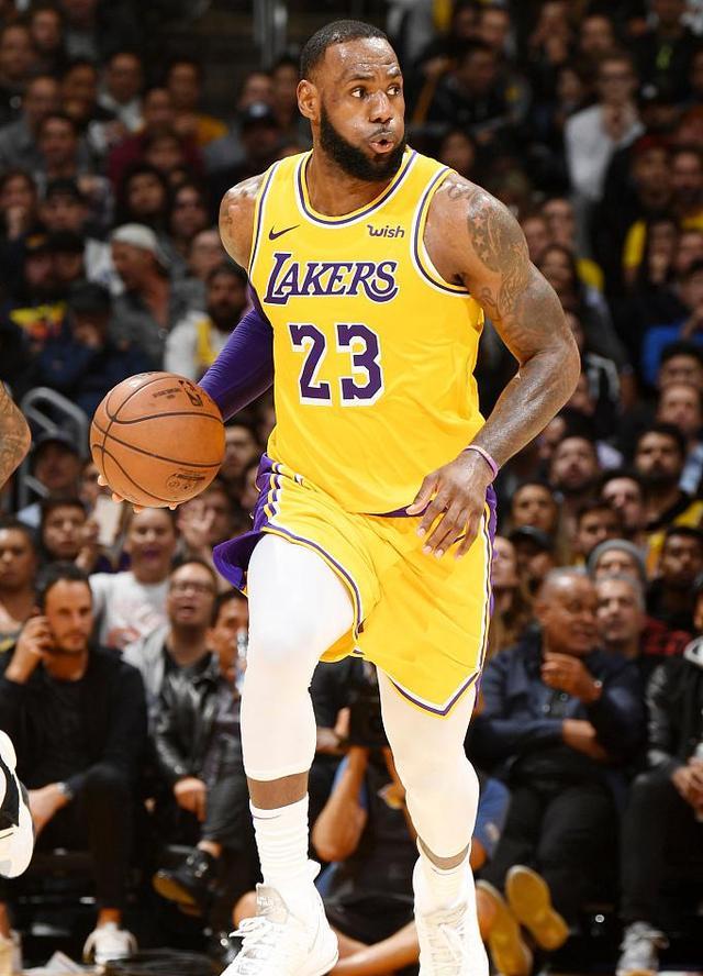 NBA一夜4大交易动态:费城6换1报价杜兰特湖人尊重詹姆斯交易请求