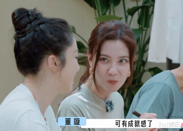 杨迪|杨迪做客桃花坞，宋妍霏借机讨好，网友却说：洗不白！