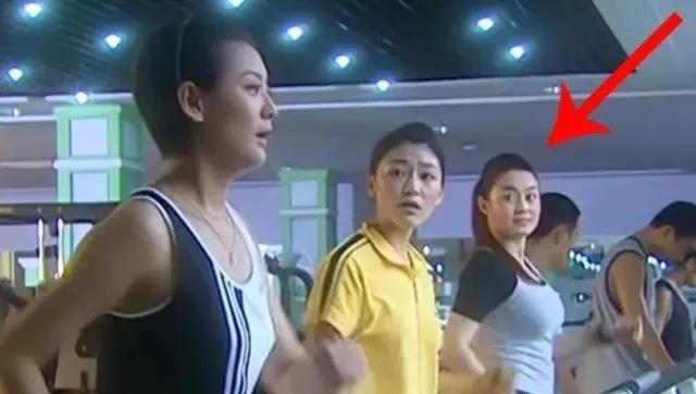 乡村爱情|《乡村爱情》中饰演过两个角色的三个人，前面打酱油，后面演主角