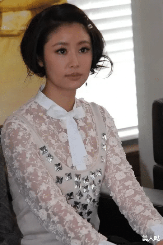 采之汲 林心如罕见短发造型太惊艳，妹妹头配裸妆美成初恋，却被土味衣品出卖了年纪