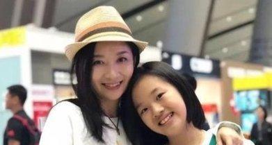 王芳|王芳，一位只穿白衬衫的主持人，却为其他男人下跪求情