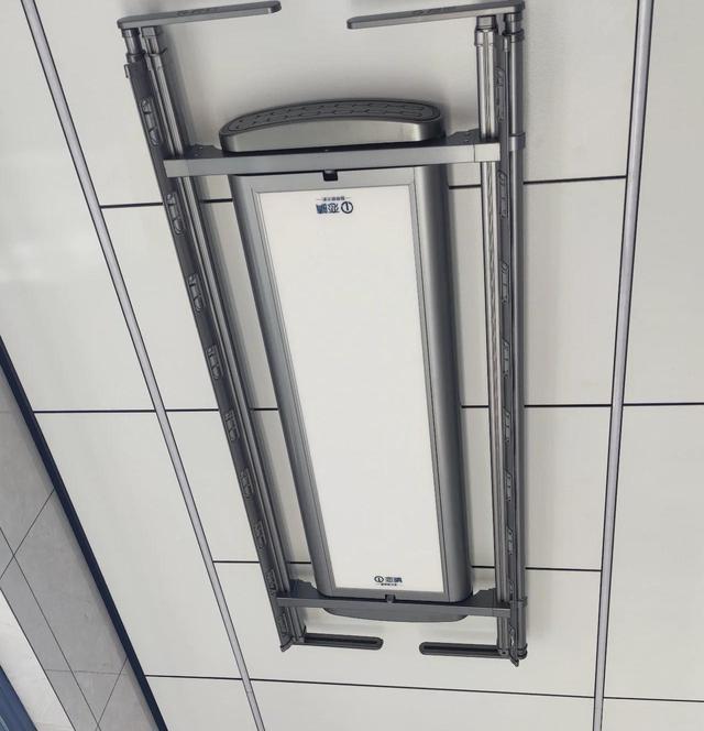 阳台吊顶，怎么装晾衣架？建议参照这2种方式安装，好看还好用