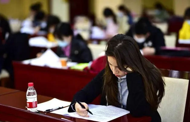 政审|体制内岗位录取出新规,“差额政审”上线,考试第一也未必稳上岸