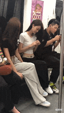 发型 “现在医生这么大胆了吗，扎双马尾上班？”