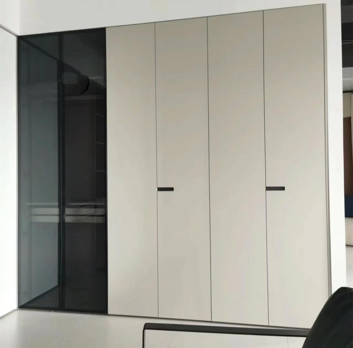 图:张蘑菇在众多拉手类型中,还有一个特殊的存在——内嵌暗装拉手.