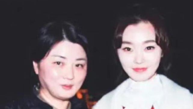 宋轶|宋轶妈妈点赞女儿恋爱博文，对白敬亭相当认可，被发现后火速注销账号