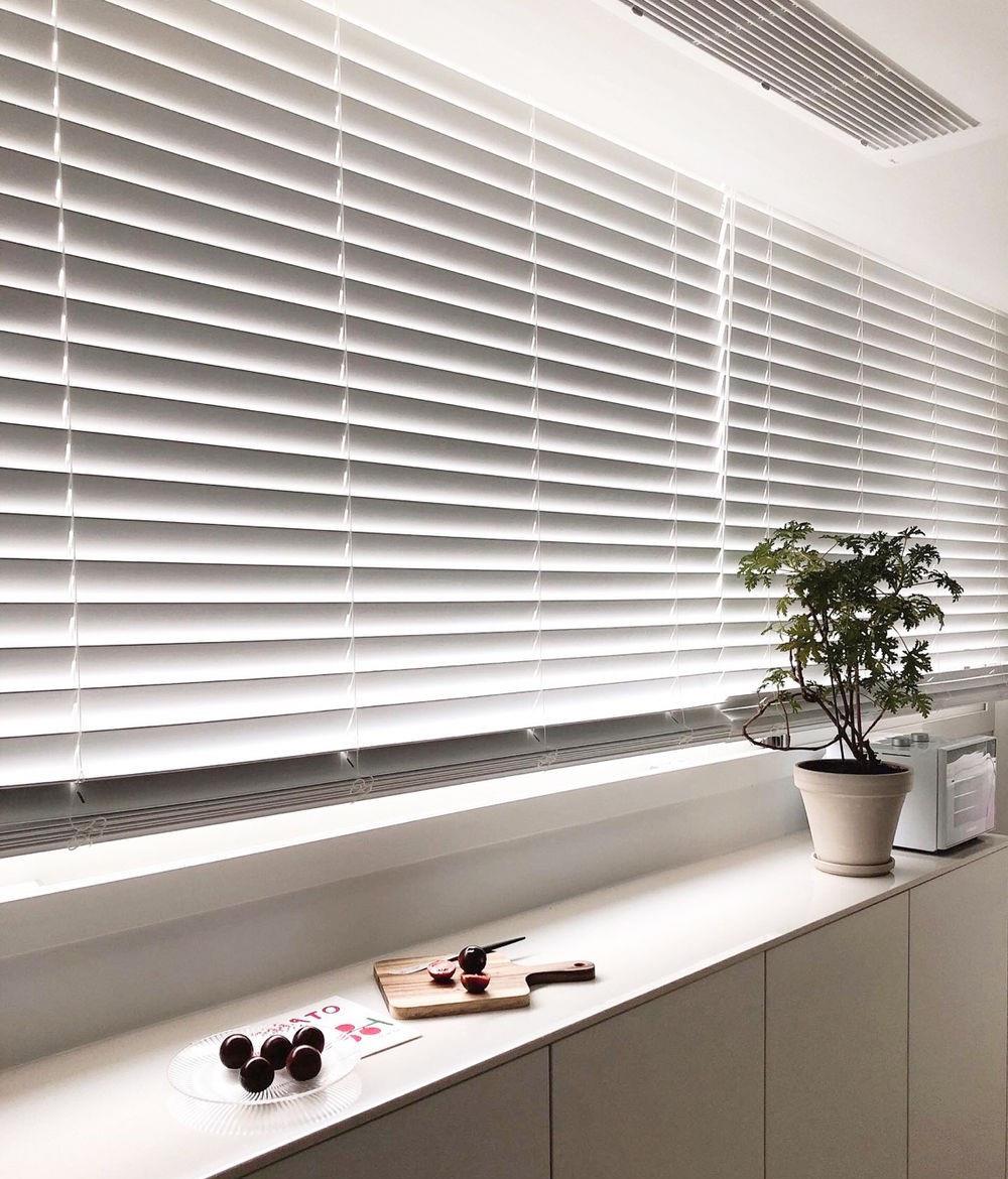 厨房太小了,坚持和客厅位置互换,至少大了10㎡!邻居都说有远见