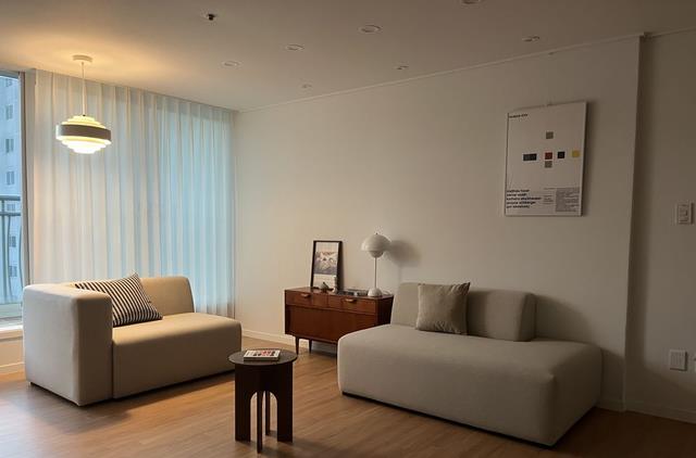 还是简单的装修最耐看,这套95的房子谁能看出是二手房改造的?