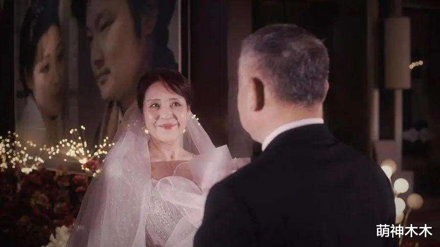 欧阳奋强|58岁贾宝玉扮演者近况曝光,做核酸吃外卖无人识,满头花白气色好