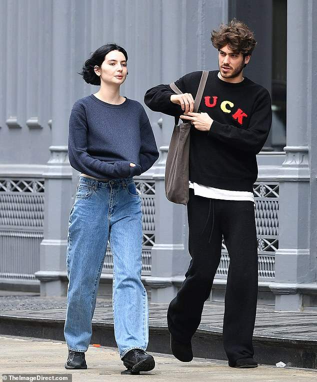 保罗·沃克|保罗·沃克23岁女儿与丈夫甜蜜逛街 肤白貌美太吸睛 丈夫撞脸男模