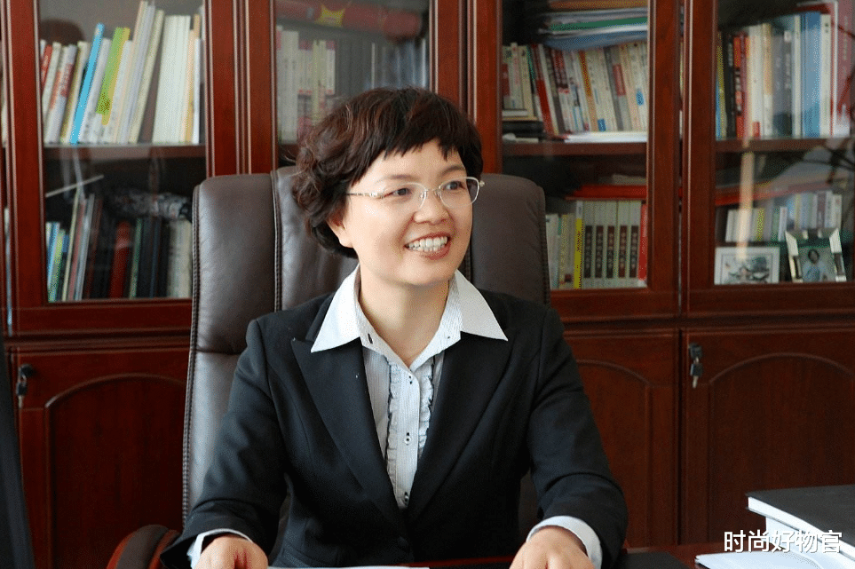 运动装 泰国的化妆技术有多强大？黑妹变白雪公主，网友：这是砌墙呢？