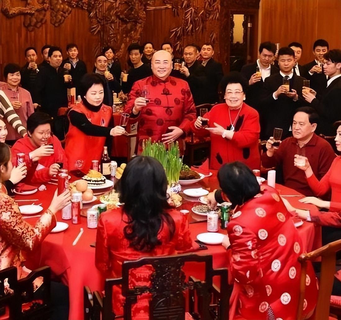 陈丽华|迟重瑞夫妻为大师举办追悼会，陈丽华悲痛哭泣，迟重瑞递纸搀扶满