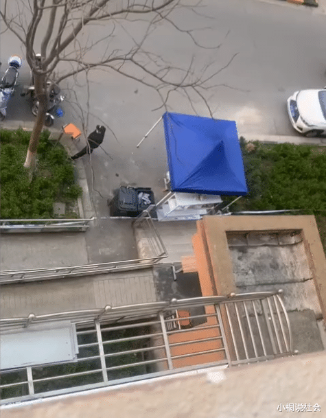 上海一男子到新房查看装修进度,结果和两名工人一起隔离在毛坯房