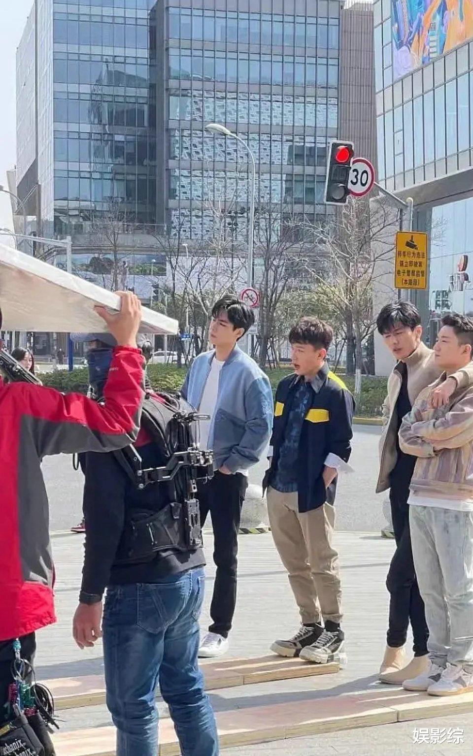 刘畅|因为主演身高接近一米九，配角纷纷垫木板，增高鞋都不够用