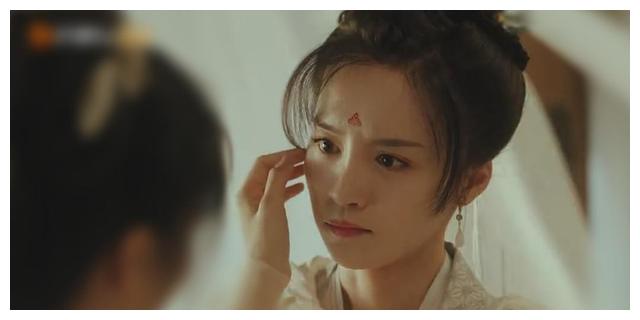 虚颜|一集只有10分钟，观众争相追捧，短剧《虚颜》凭什么比正剧播得好