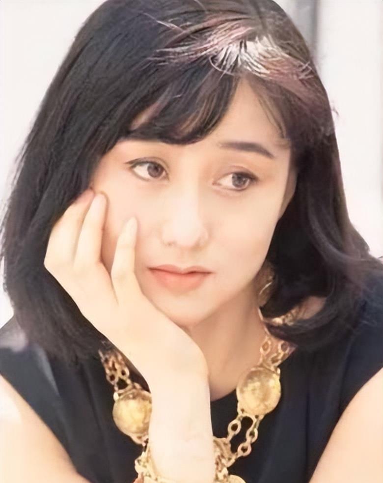 利智|利智的一生：成龙为她倾倒，赌王要纳她五太，李连杰为她抛妻弃子