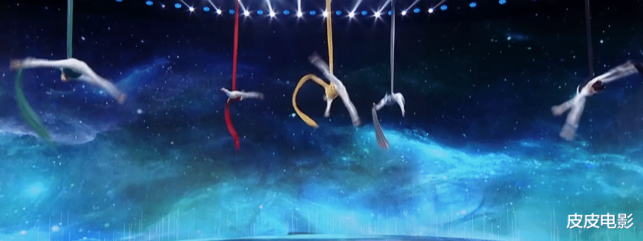 霍思燕|李一桐的旗袍，霍思燕的连衣裙，这场晚会，不止女星让人一眼万年