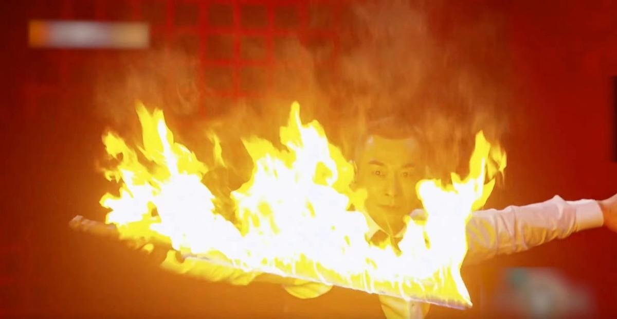 赵文卓|赵文卓重回《披哥2》舞台，耍火刀看呆苏有朋，真功夫燃爆全场