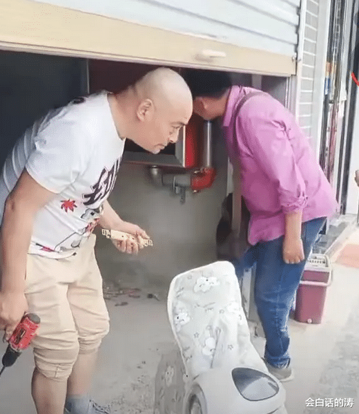 朱小伟晒3层小洋楼,装修气派堪比“皇宫”,陈萌手上50W钻戒醒目