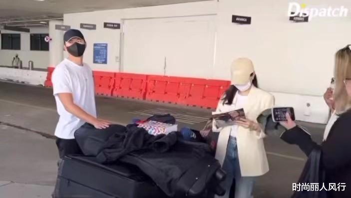 孙艺珍|孙艺珍近照太像孕妇了!穿白色长裙小肚子藏不住,孕态也更明显了