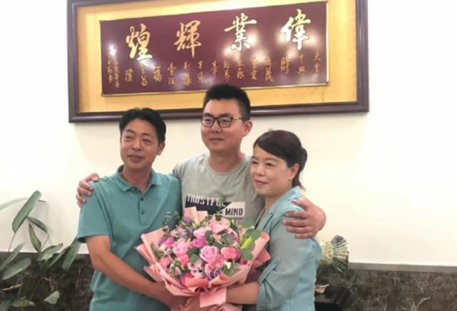 许敏|人生赢家!姚爸给许敏做美食,奇奇隔空送花,网友:把日子过成诗