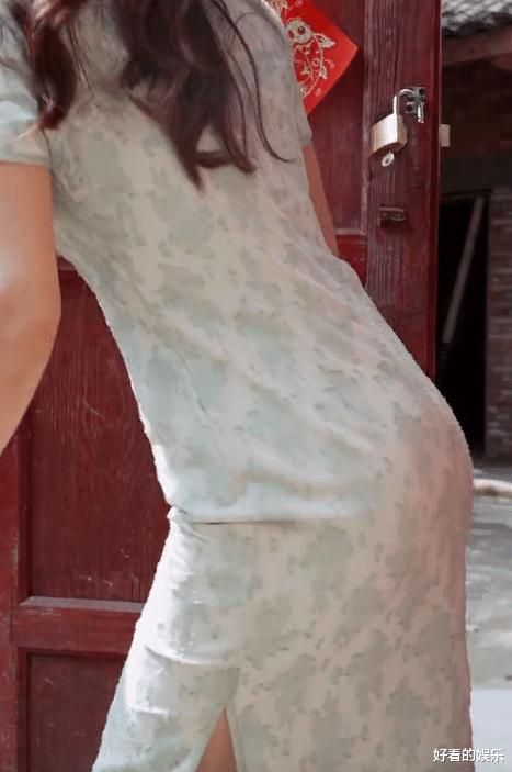 |3.6W粉的鹿小璐，撅屁股开门、戴蕾丝手套，网友：比唐小鱼还能作
