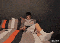 章子怡|章子怡罕下厨陪家人!素颜出镜捏饺子动作熟,汪峰寸头造型反差大